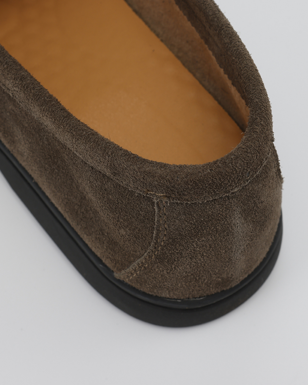 Mocassins premium en daim à semelle noire – vue 7