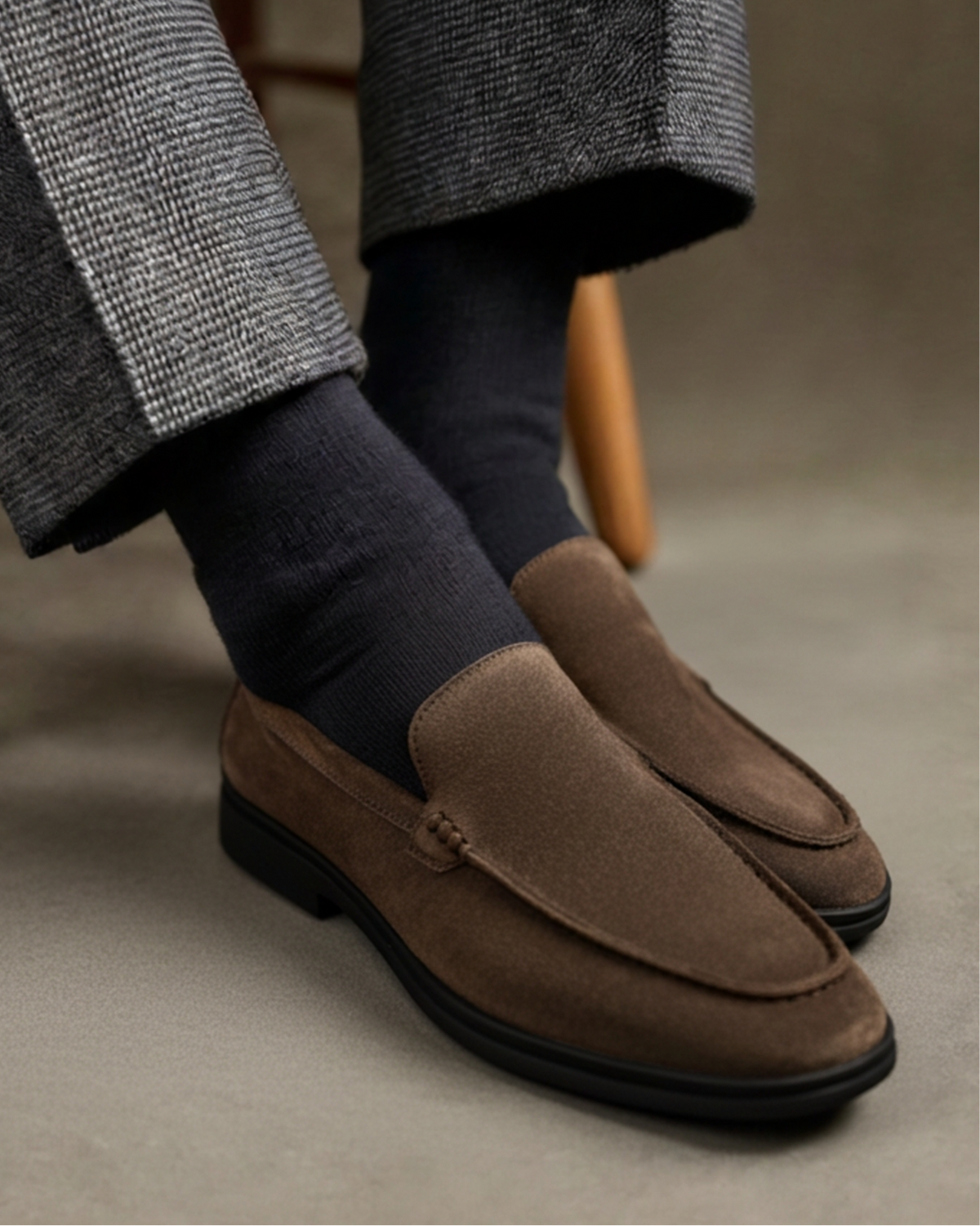 Mocassins premium en daim à semelle noire – vue 3